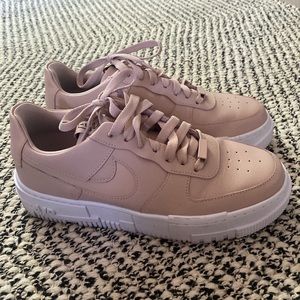 Women’s Nike Air Force 1 Pixel Sneakers